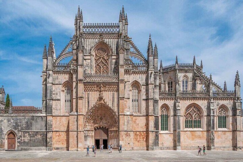 Tour to Sanctuary of Fátima, Óbidos, Batalha and Nazaré