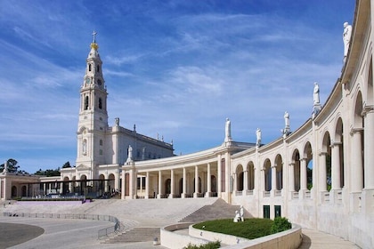 Tour to Sanctuary of Fátima, Óbidos, Batalha and Nazaré