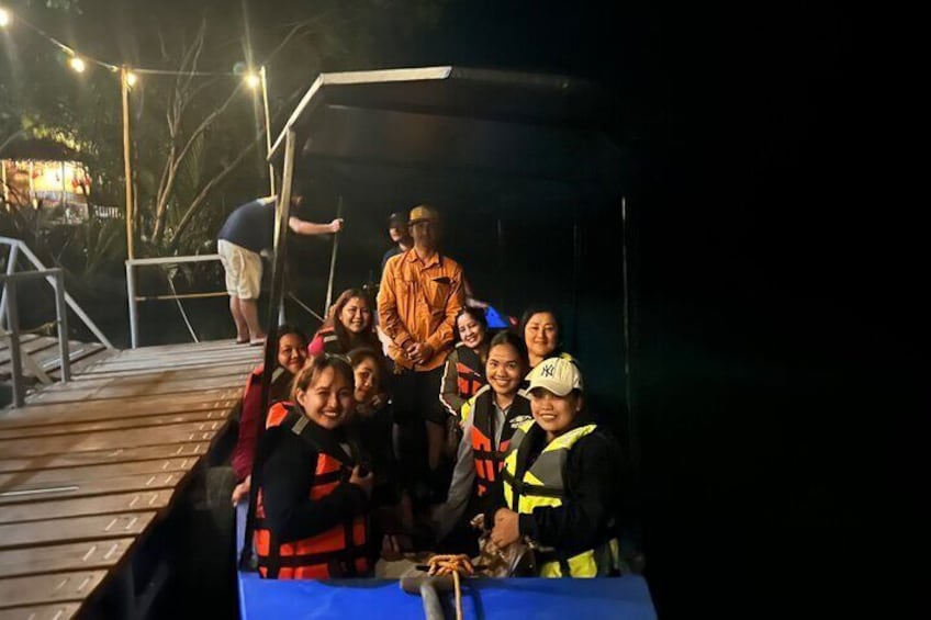 Iwahig River Cruise and Firefly Watching Tour in Puerto Princesa