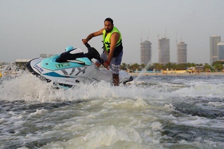 30 Minutes Jet Ski in Dubai Eye JBR with Pictures and Videos