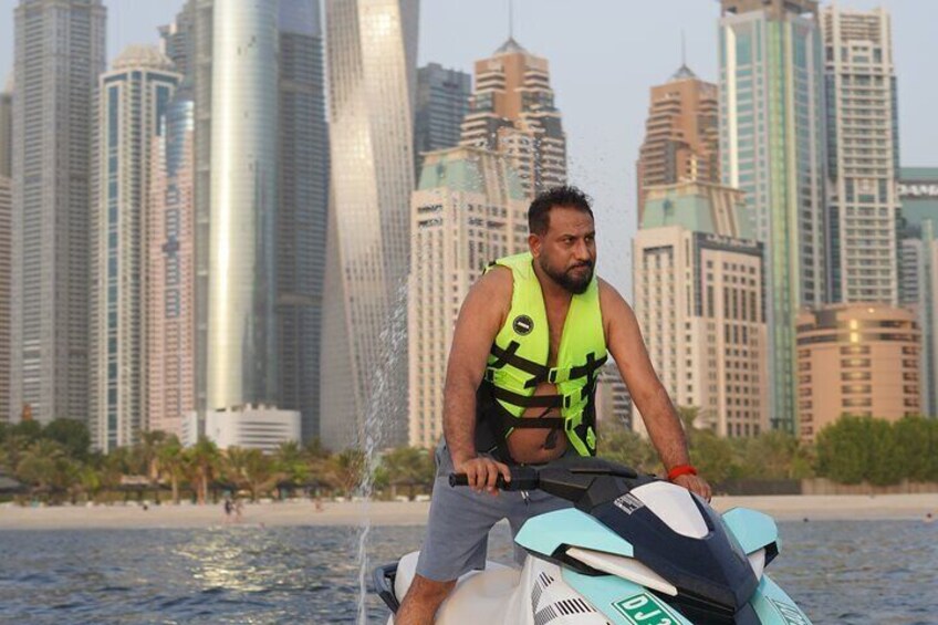 30 Minutes Jet Ski in Dubai Eye JBR with Pictures and Videos