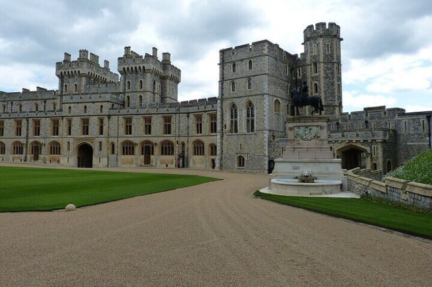 All Inclusive Windsor Castle Stonehenge Private Tour with Passes