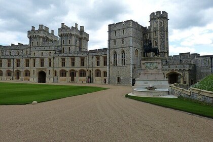 Full Day Private Tour in Windsor Castle and Hampton Court Palace