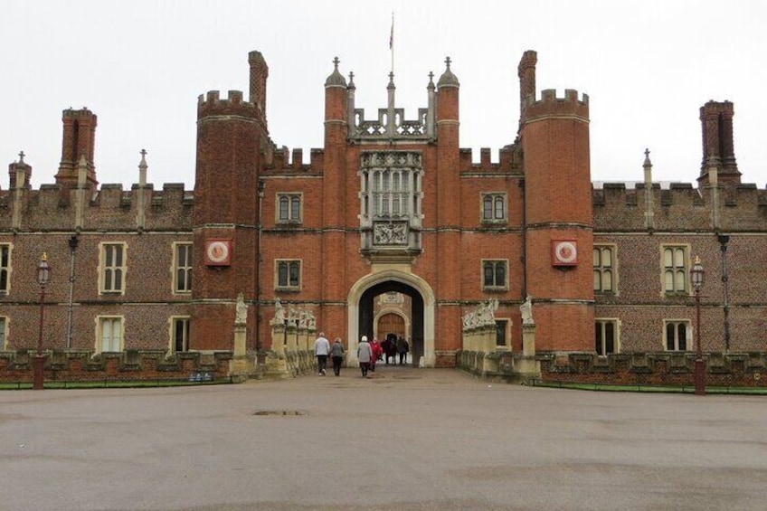 Full Day Private Tour in Windsor Castle and Hampton Court Palace