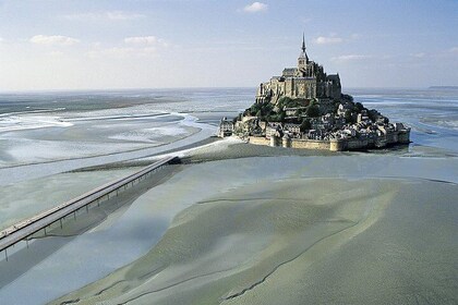 Mont Saint Michel Experience - Shuttle Service from Bayeux