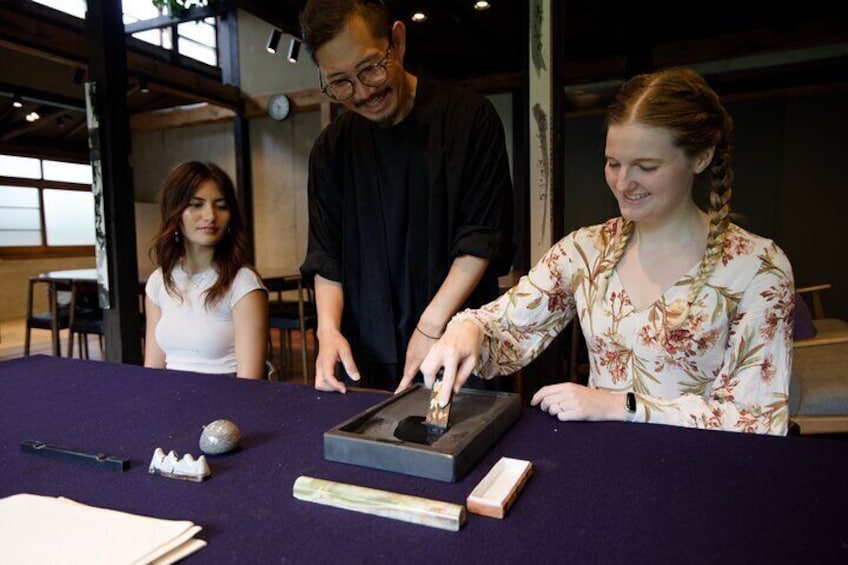 Private Japanese Calligraphy Art Experience with a Calligrapher