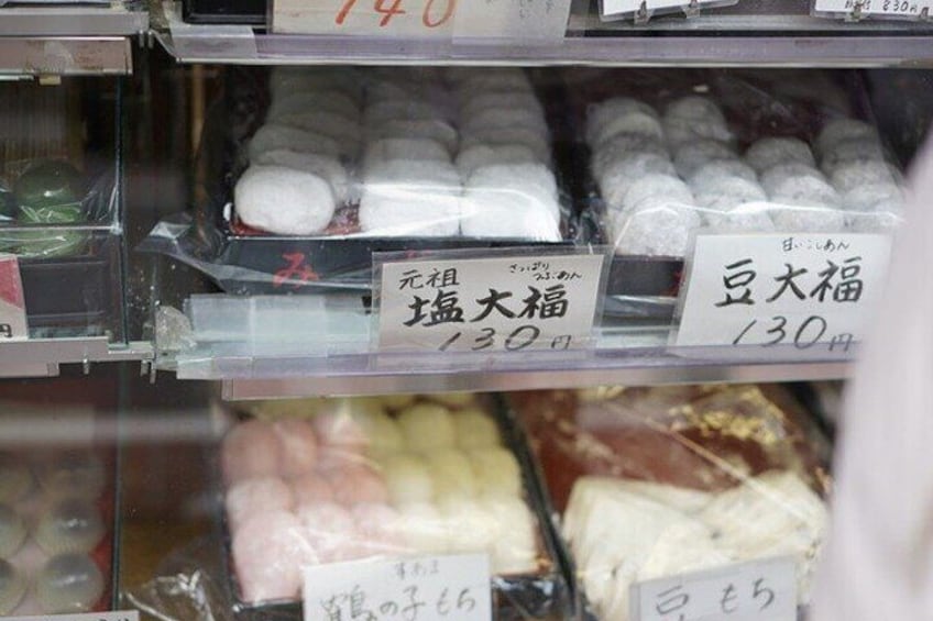 Sugamo Walking Tour and Takoyaki Making in a Japanese Home