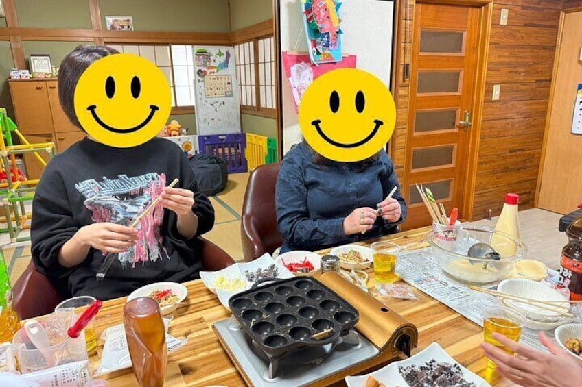 Sugamo Walking Tour and Takoyaki Making in a Japanese Home