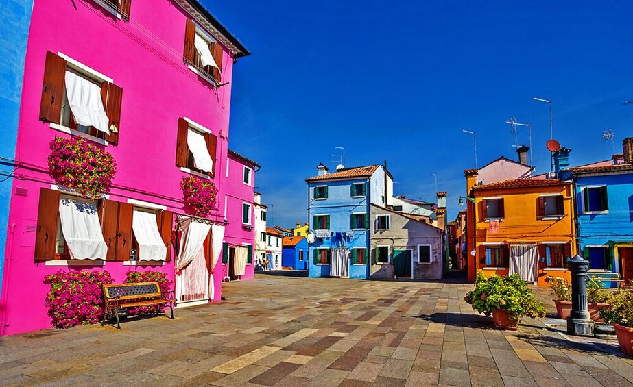 Venice Islands: Murano Glass & Burano Colors Guided Visit