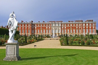 London and Hampton Court Palace Private Tour with Admission