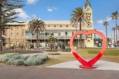 Discover Glenelg Walking Tour