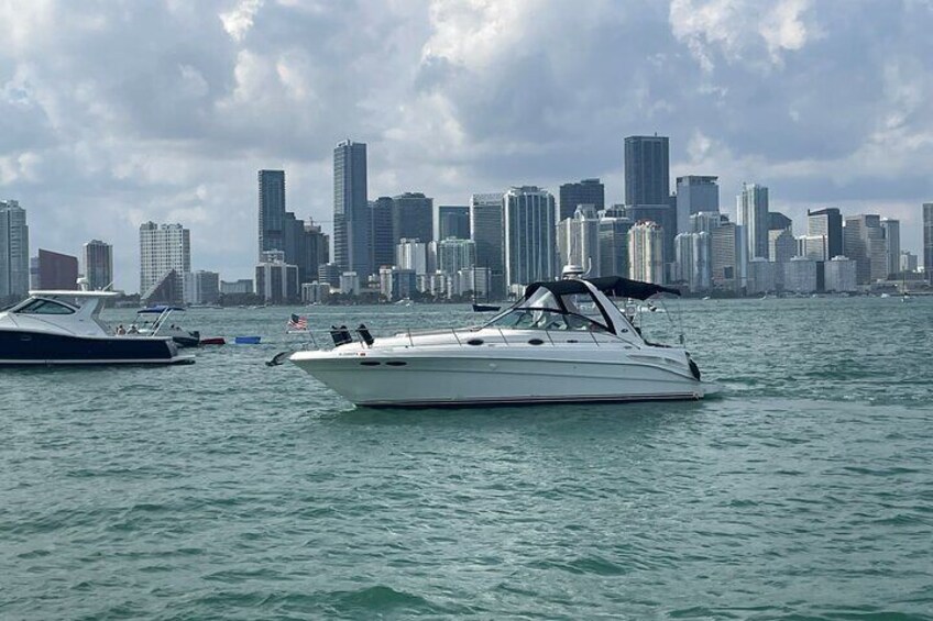 2 Hour Serenity and Scenic Yacht Tour with Champagne