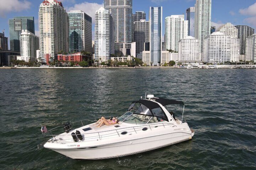 2 Hour Serenity and Scenic Yacht Tour with Champagne
