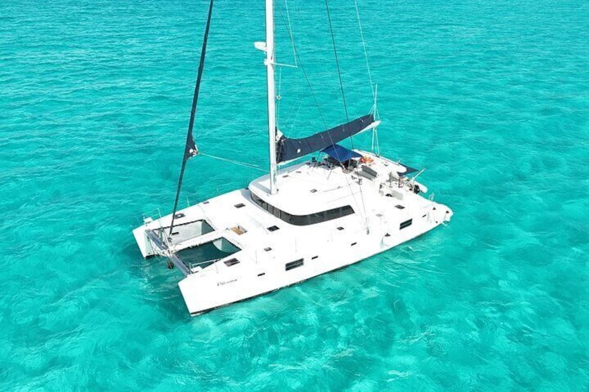 7hrs/60ft Luxury Catamaran Private Charter Cancun to Isla Mujeres