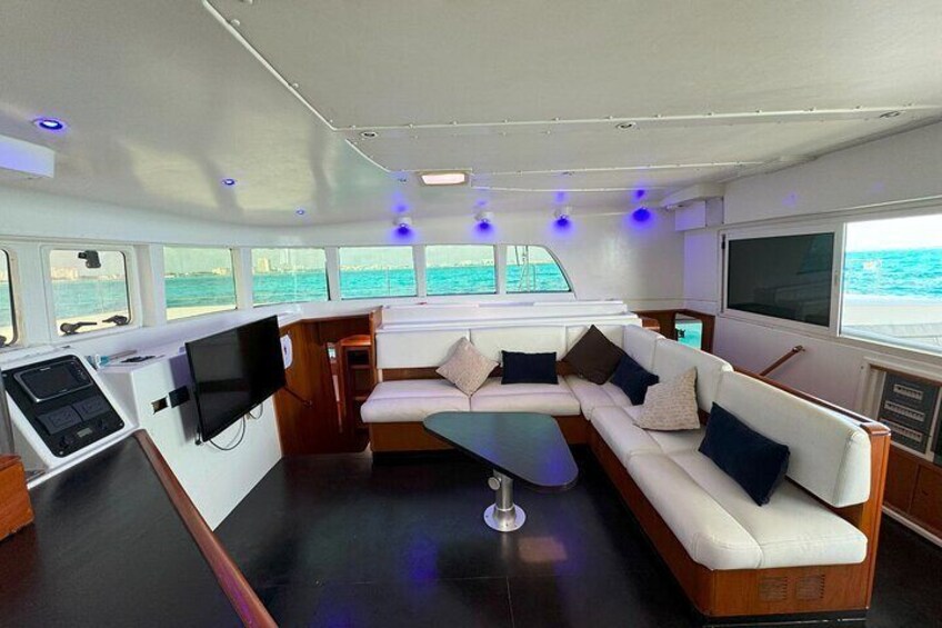 7hrs/60ft Luxury Catamaran Private Charter Cancun to Isla Mujeres