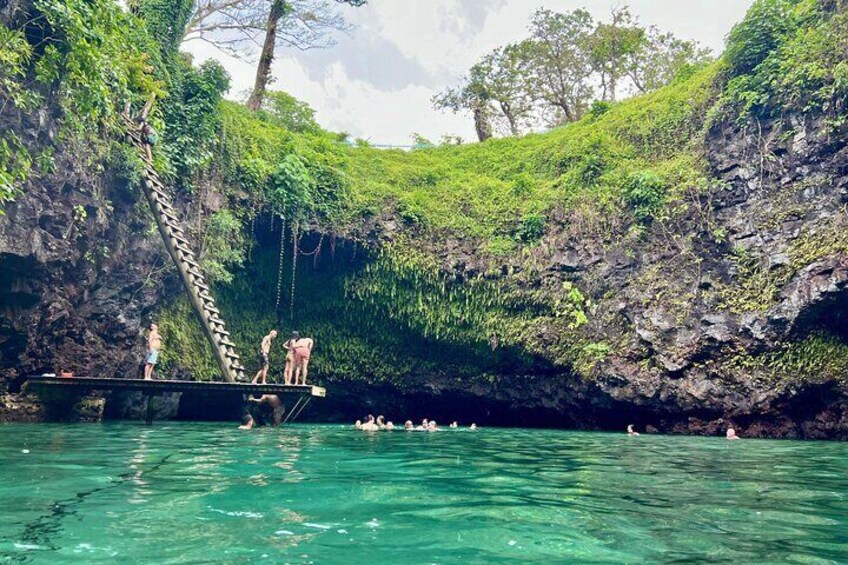 To Sua Trench at water level