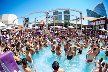 Las Vegas: Day Club Pool Party with Free Drinks & Party Bus