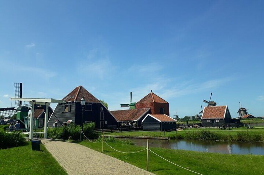 Half Day Private Tour to the Windmills near Amsterdam by Car 