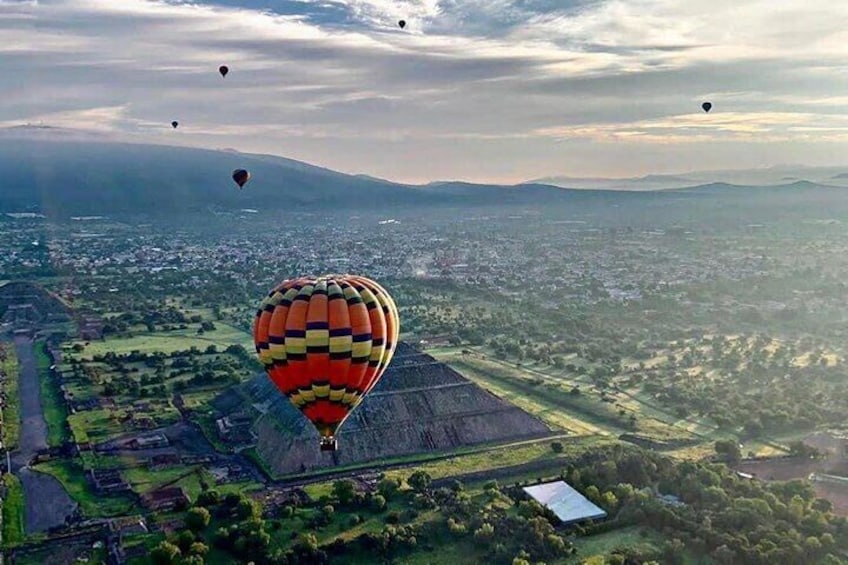 Shared Teotihuacan Balloon Ride with visit to the Basilica 