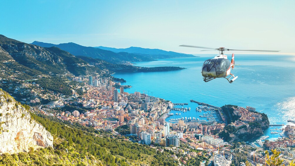 Panoramic flight 10 minutes from Monaco