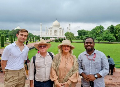 Agra: Taj Mahal Sunrise Tour