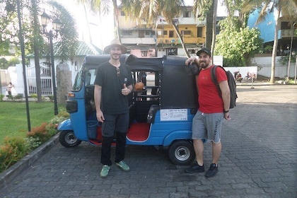 Colombo City Tour by Tuk Tuk with Lenin