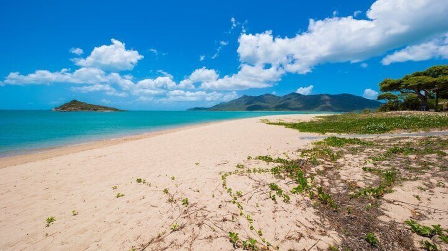 Cape Gloucester Getaway -2 Hour Helicopter & Resort Visit
