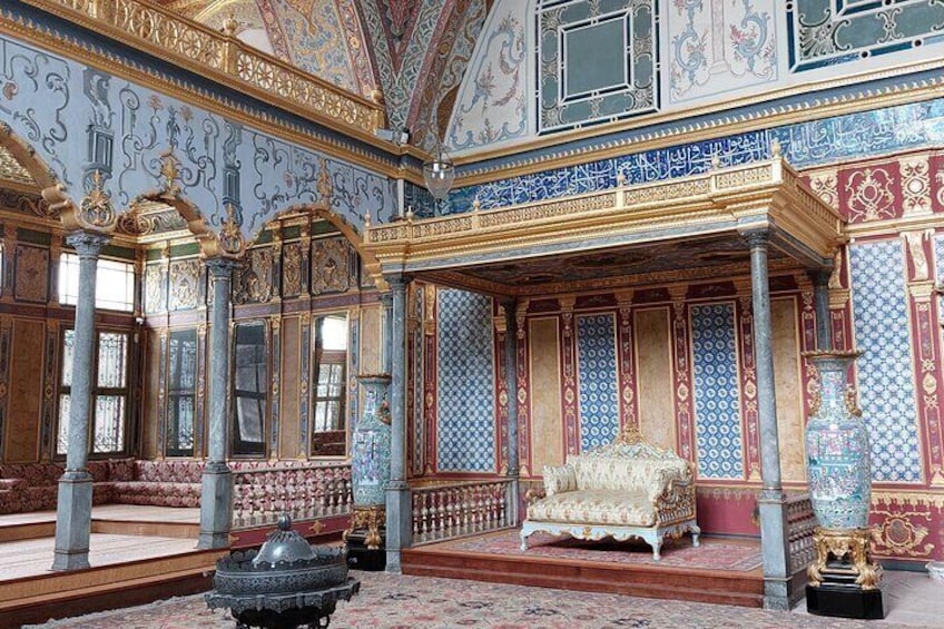 Hagia Sophia,Bluemosque,Topkapı Palace, Basilica Cistern and Bosphorus Cruise
