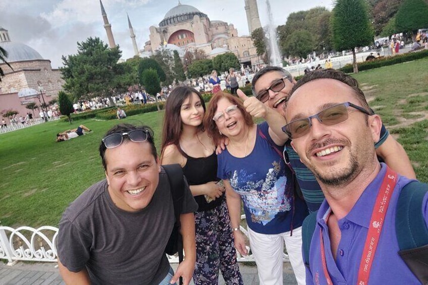 Hagia Sophia,Bluemosque,Topkapı Palace, Basilica Cistern and Bosphorus Cruise