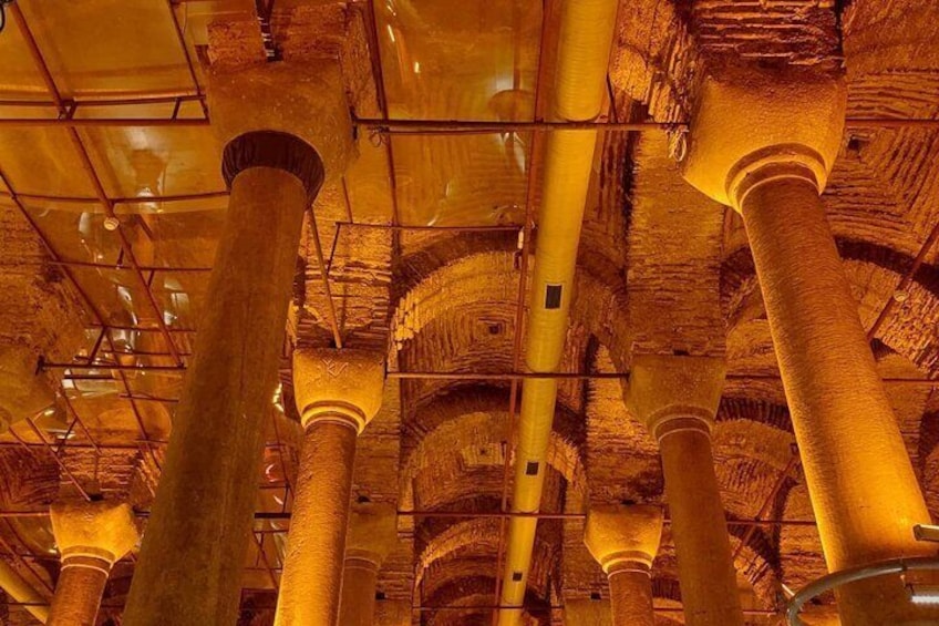 Hagia Sophia,Bluemosque,Topkapı Palace, Basilica Cistern and Bosphorus Cruise
