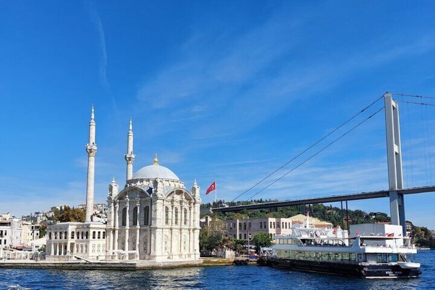 Hagia Sophia,Bluemosque,Topkapı Palace, Basilica Cistern and Bosphorus Cruise