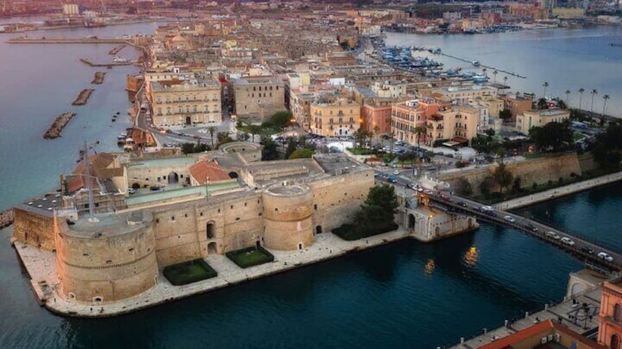Taranto Walking Tour with Audio and Written Guide by a Local