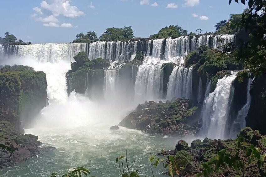 Private 1-Day Tour to Iguazu Falls Brazil and Argentina