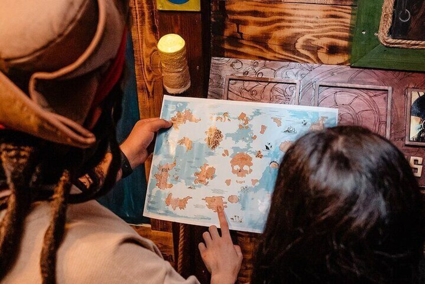 Players inside Legend of Skull Island Escape Room In Brasov