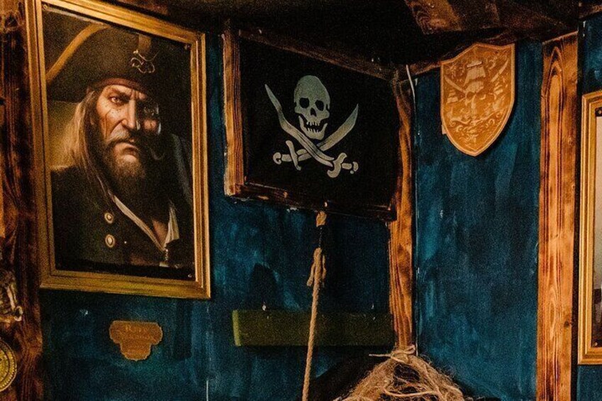 Players inside Legend of Skull Island Escape Room In Brasov