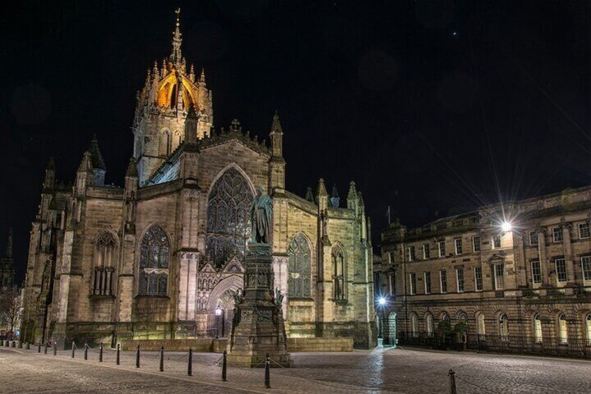 Edinburgh Witches and History Walking Tour