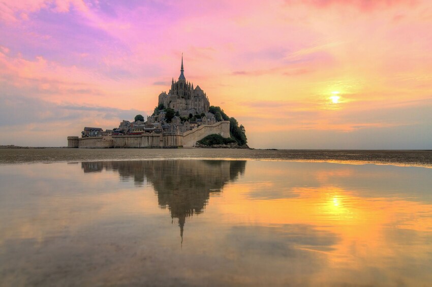 D-Day Beach and Mont Saint-Michel Tour from Paris