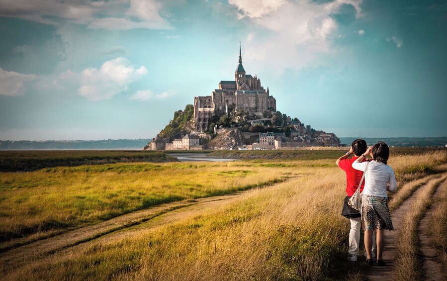 D-Day Beach and Mont Saint-Michel Tour from Paris