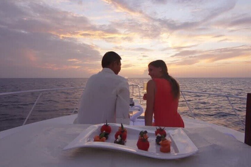 Sunset Tour in Cabo with Dinner, Snacks and Drinks