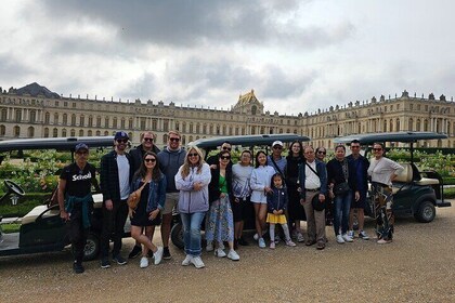 Versailles Winter Golfcarts and shuttle guided Tour