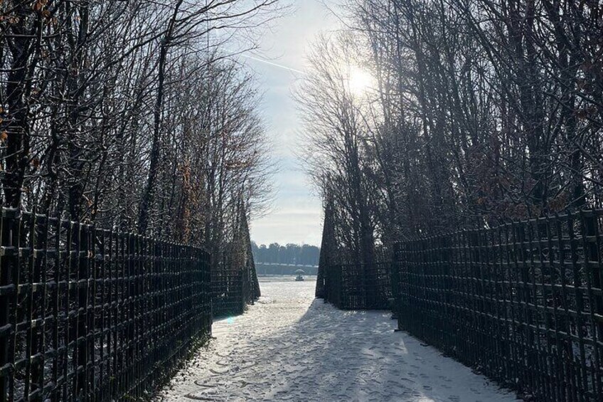 Versailles Winter Golfcarts and shuttle guided Tour