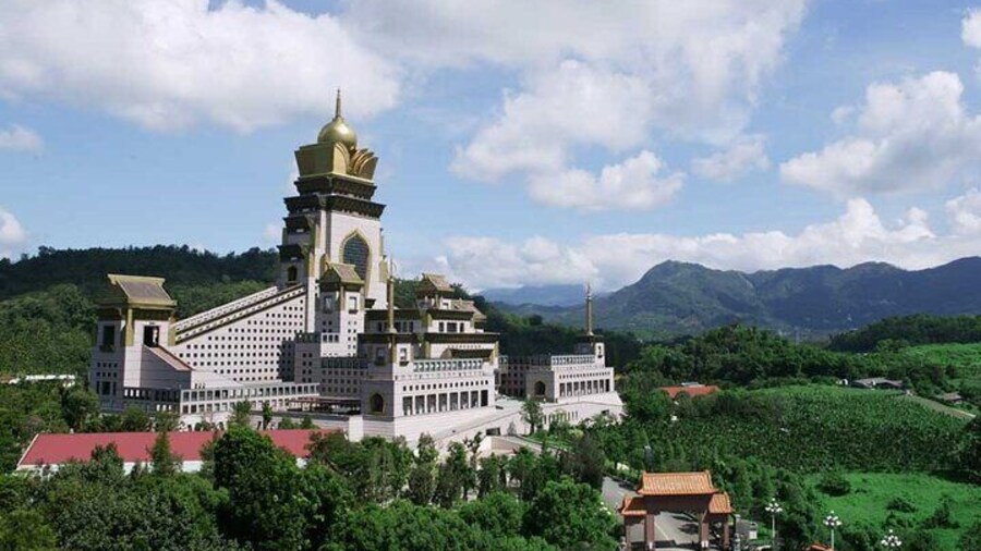 Qingjing Farm and Puli Day Tour from Taichung