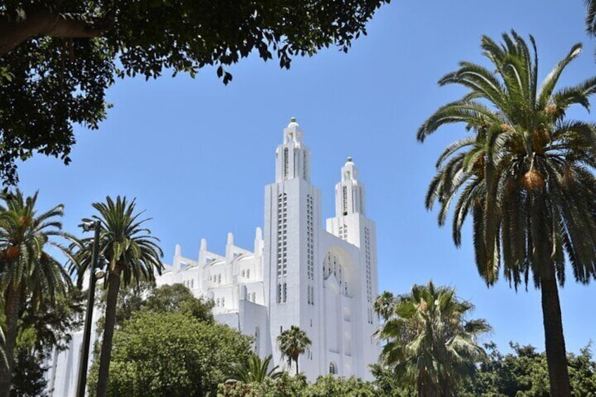 Iconic Landmarks and Hidden Treasures Tour in Casablanca