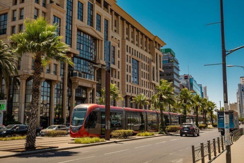 Iconic Landmarks and Hidden Treasures Tour in Casablanca