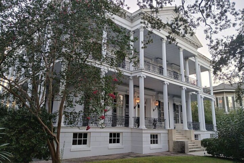 Garden District Tour Cemetery to Anne Rice and True Crime