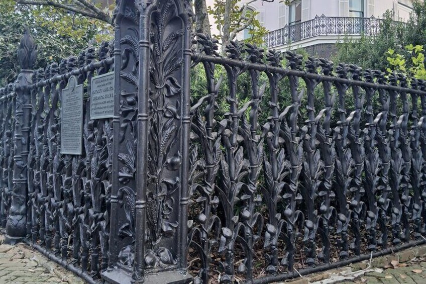 Garden District Tour Cemetery to Anne Rice and True Crime