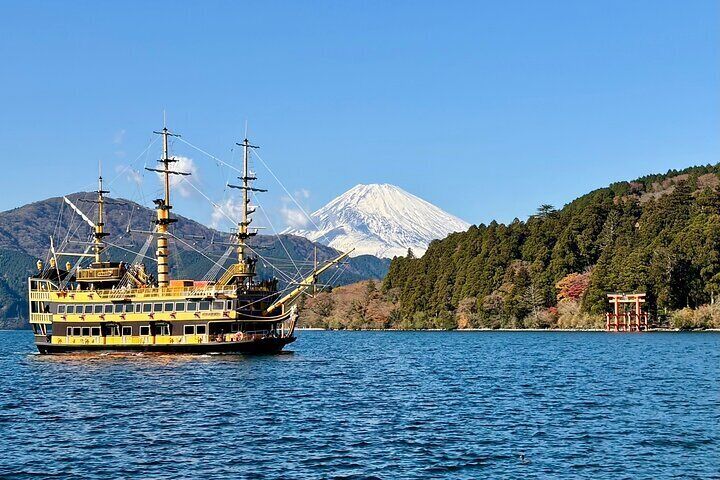 Hakone Onsen Experience & Lake Ashi Scenic Tour from Tokyo