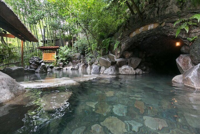 Hakone’s Best Hot Springs & Lake Ashi Cruise from Tokyo