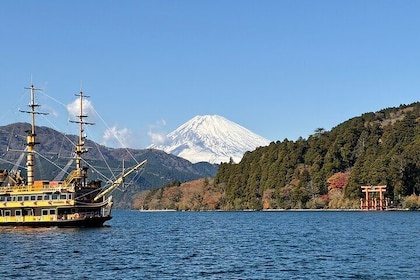 Hakone Hot Springs & Lake Ashi Cruise Day Trip from Tokyo