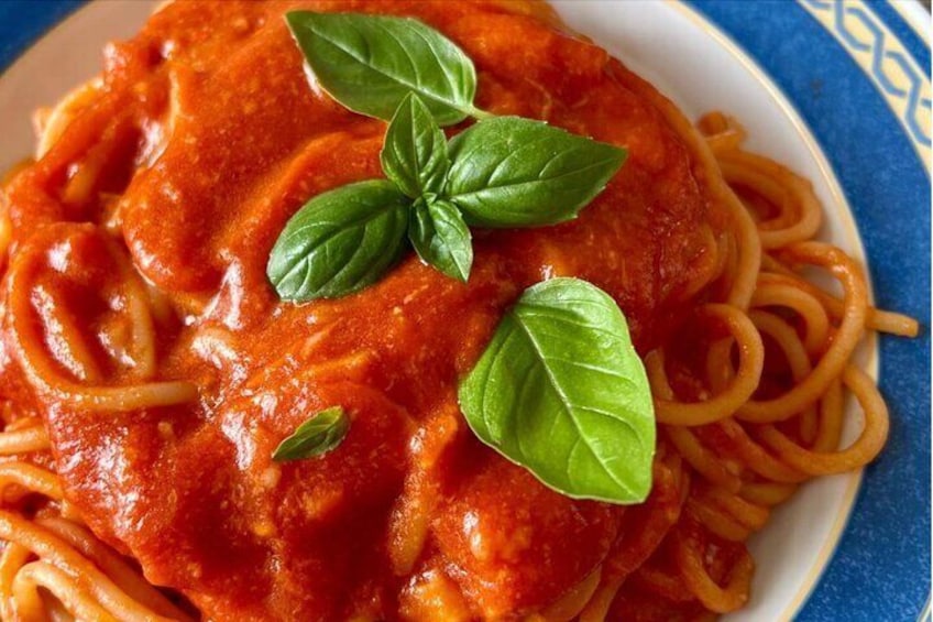 Authentic Italian Dinner in Cozy Canal Home